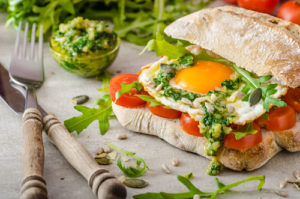Ciabatta with fried egg, tomatoes and pesto
